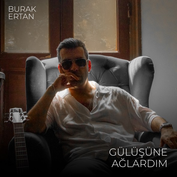 Gülüşüne Ağlardım 