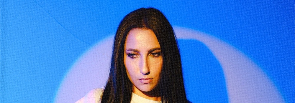 Alança “Yalnızlığıma” adını verdiği yeni single çalışmasını 19 Aralık’ta müzikseverlerin beğenisine sunuyor!