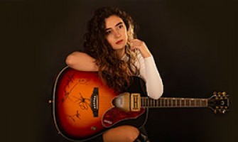 Pelin Çelik, profesyonel müzik dünyasına adım attı!