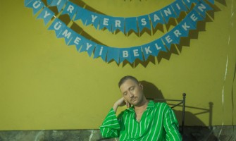 Başarılı sanatçı Barış Demirel, “HOŞÇAKAL” adlı yepyeni şarkısını 16 Şubat’ta müzikseverlerle  buluşturuyor!