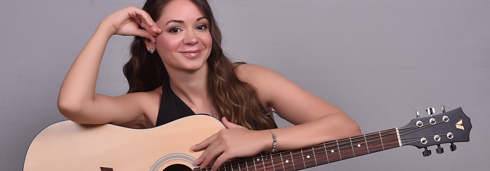 Büşra Bayraktar, “Unutmam Gerek” adını verdiği yepyeni single çalışması ile 19 Eylül’de alternatif müzik sahnesine güçlü bir dönüş yapıyor!