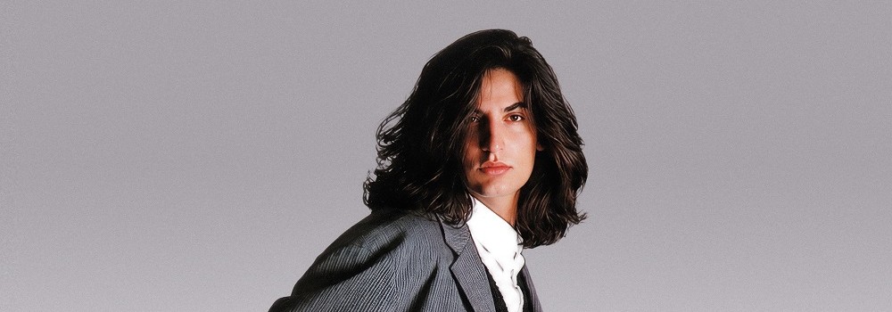 Çelik’in 1995 yılında yayımlanan ve müzik kariyerinin unutulmaz çalışmalarından biri olarak hafızalarda yer eden “Benimle Kal” albümü, yıllar sonra plak formatında yeniden hayat buluyor!