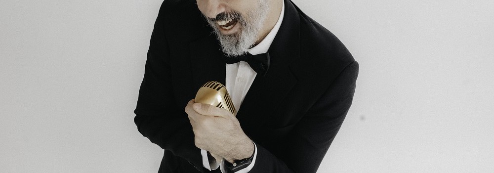 Cenk Rofe, “İlk gün gibi” isimli unutulmaz şarkıya getirdiği yepyeni yorum ile 21 Kasım’da yayında olacak!