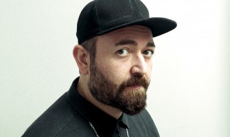 Emre Akbay, “Sen Varsın” adlı yepyeni single çalışmasını 27 Mart’ta müzikseverlerin beğenisine sunuyor!