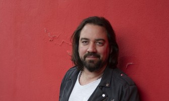 İlker Özdemir, yepyeni single çalışması “Kalplere Vur Bir Zımba” ile 15 Mayıs’ta yayında olacak!