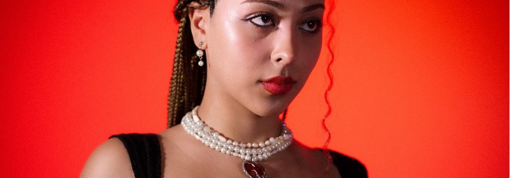 İrem Özen, “N’olur Ağlama” adlı yepyeni single çalışması ile 17 Ekim’de dinleyicisini duygusal bir yolculuğa çıkarıyor!
