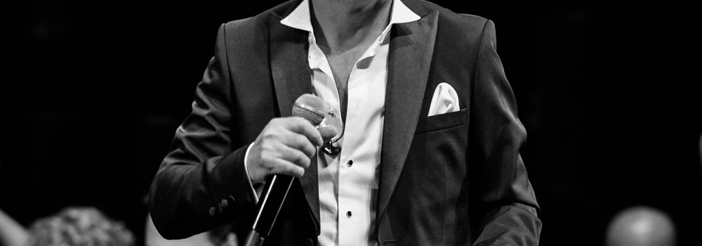 Levent Yüksel, “Bi’ Daha (30. Yıl Senfonik) - Live” adlı yepyeni teklisi ile 23 Mayıs’ta eşsiz bir konser deneyimi yaşatıyor! Levent Yüksel, “Bi’ Daha (30. Yıl Senfonik) - Live” adlı yepyeni teklisi ile 23 Mayıs’ta eşsiz bir konser deneyimi yaşatıyor!