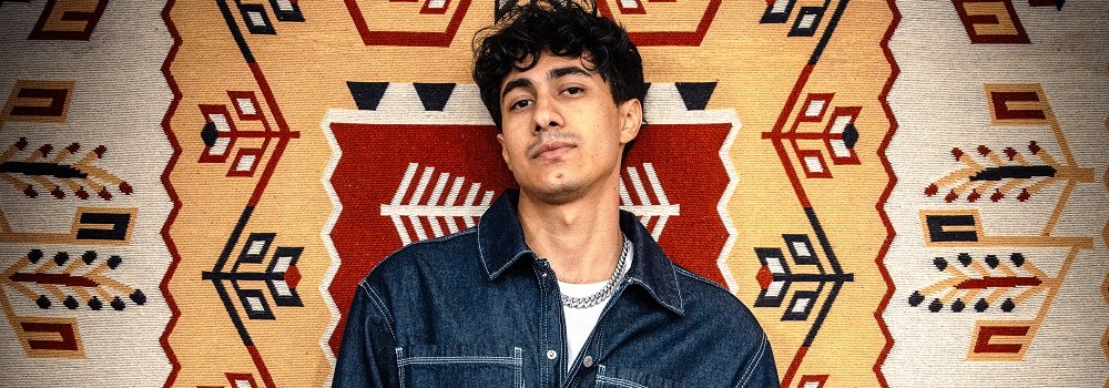 Robin, “SEVECEKSEN SEV” adını verdiği yepyeni teklisini 12 Aralık’ta müzikseverlerle buluşturuyor!