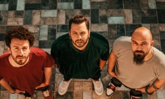 Rock-alternatif sahnesinin üretken gruplarından Kaset, yeni single çalışması “Geri Vites” ile 7 Ağustos’ta yayında olacak!