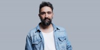 Selçuk Abay, “Bir Gülüş Bana Yeter” adını verdiği yepyeni single çalışması ile 8 Ağustos’ta etkileyici bir geri dönüş yapıyor!