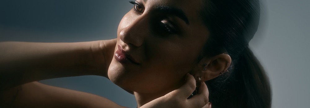 Selin Kurbanzade, “Uzaksın Bana” adını verdiği yepyeni single çalışmasını 12 Haziran’da müzikseverlerin beğenisine sunuyor!