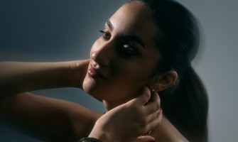 Selin Kurbanzade, “Uzaksın Bana” adını verdiği yepyeni single çalışmasını 12 Haziran’da müzikseverlerin beğenisine sunuyor!