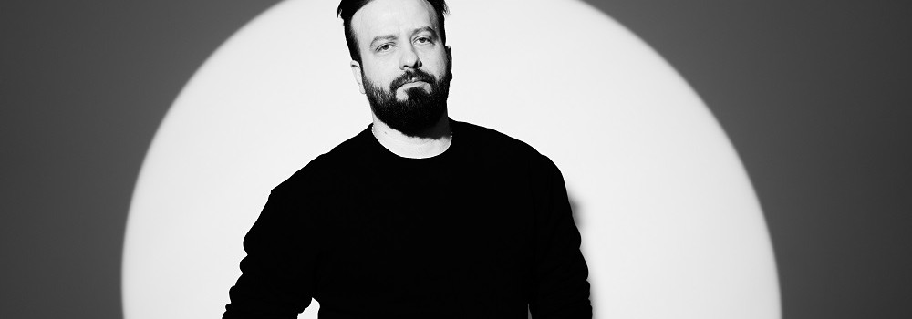 Serkan Çinioğlu ve Glasxs’in yeni single çalışması “farkımda değilsin (hehe) (Remix)”, 24 Nisan’da yayında olacak!