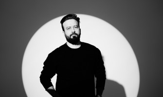 Serkan Çinioğlu ve Glasxs’in yeni single çalışması “farkımda değilsin (hehe) (Remix)”, 24 Nisan’da yayında olacak!