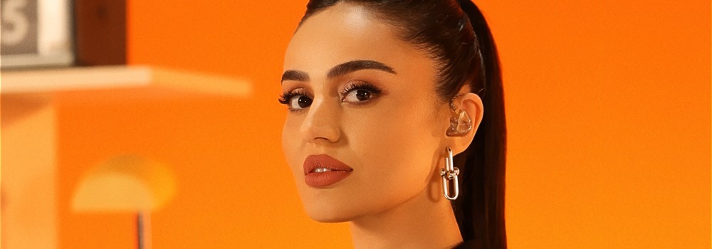 Sevilen sanatçı Elif Buse Doğan, “Aşk Başımda Bela” isimli EP çalışmasını 4 Temmuz’da dinleyicisiyle  paylaşıyor!