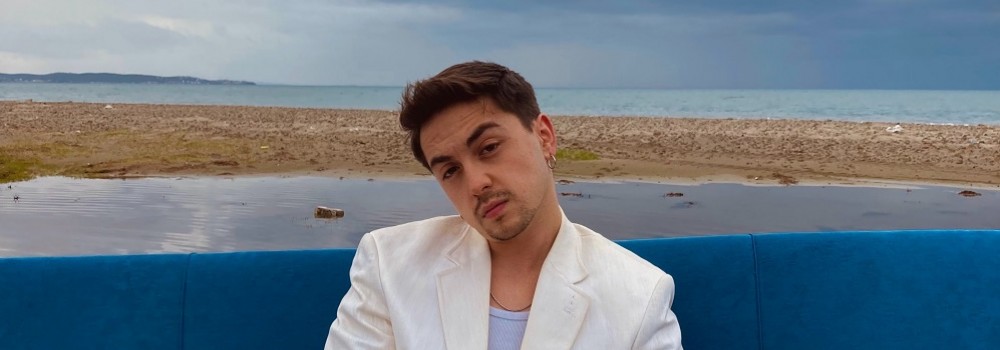 Sevilen sanatçı Hidayet Bozkurt, yeni single çalışması “SIZLAMADI İÇİ” ile 20 Şubat’ta yayında olacak!