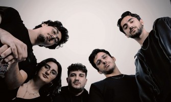 Tavan Arası, çıkış şarkısı “Uçurumlar Kıyısız” ile 8 Mayıs’ta profesyonel müzik dünyasına ilk adımını atıyor!