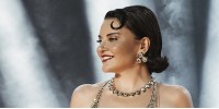 Türk pop müziğinin sevilen sanatçılarından Göksel, “Hiç Yok (Live)” isimli single çalışmasını 11  Temmuz’da sizlerle buluşturuyor!