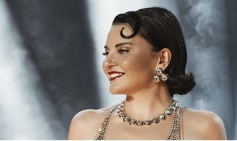 Türk pop müziğinin sevilen sanatçılarından Göksel, “Hiç Yok (Live)” isimli single çalışmasını 11  Temmuz’da sizlerle buluşturuyor!