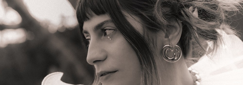 Üretken sanatçı Elif Kozan, “ŞEYTAN” adını verdiği yepyeni single çalışması ile 3 Nisan’da yayında olacak!