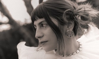 Üretken sanatçı Elif Kozan, “ŞEYTAN” adını verdiği yepyeni single çalışması ile 3 Nisan’da yayında olacak!