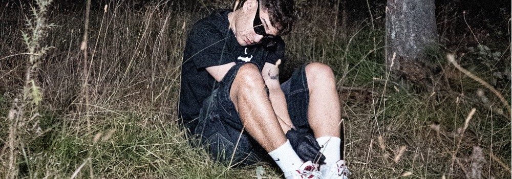 Zacklona, müzikal yolculuğuna son sürat devam ediyor: “Deja Vu”, 24 Nisan’da yayında olacak!