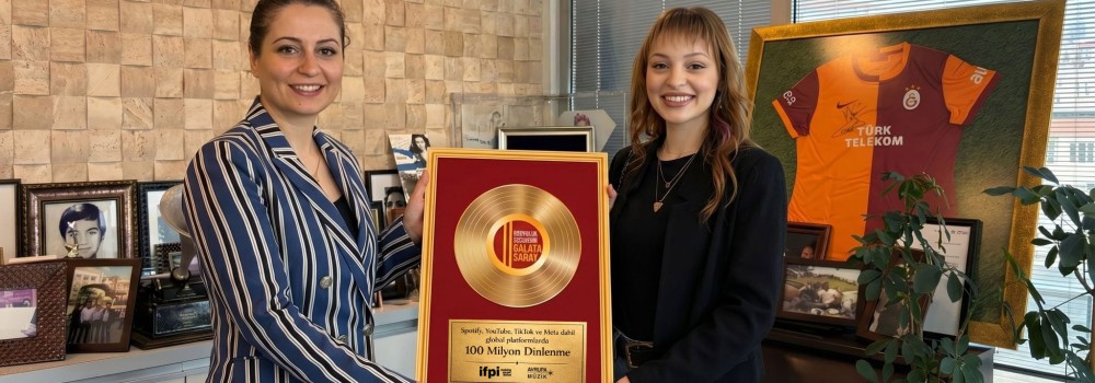 Zeyysıla’ya “Çocukluk Aşkımsın” ile 100 Milyon Dinlenme Başarısı